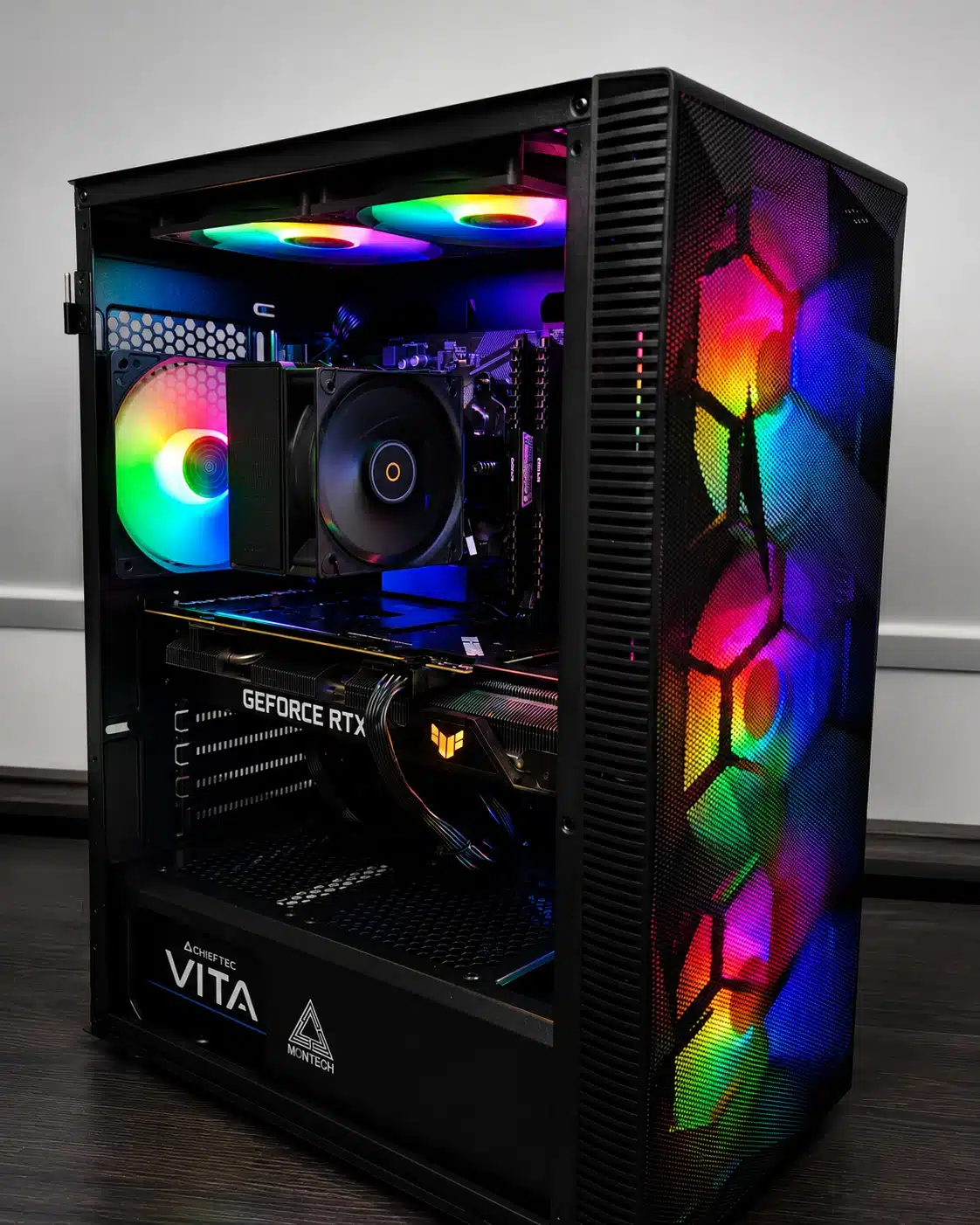 Professioneel gebouwde Game PC op maat met RGB-verlichting door Computer Service Noord